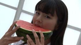 东北女孩吃瓜,东北女孩的夏日吃瓜盛宴