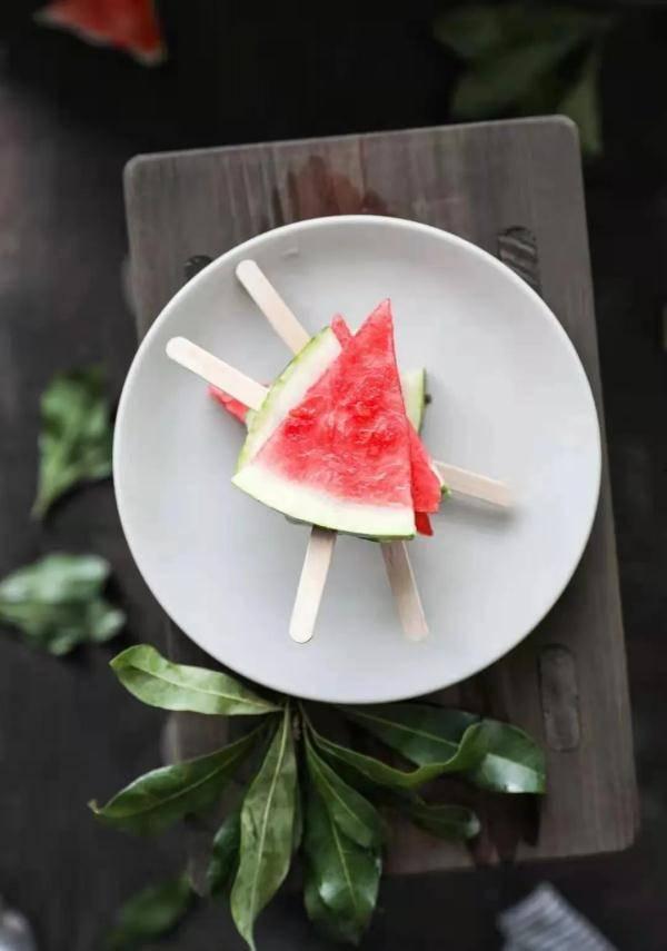 瓜哥吃瓜诗,揭秘瓜界风云，品味人生百态